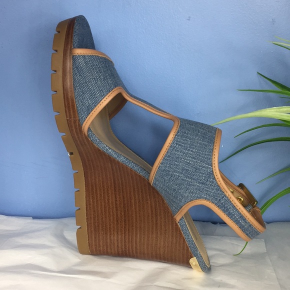 New Michael Kors Women’s wedge shoes - Picture 3 of 8